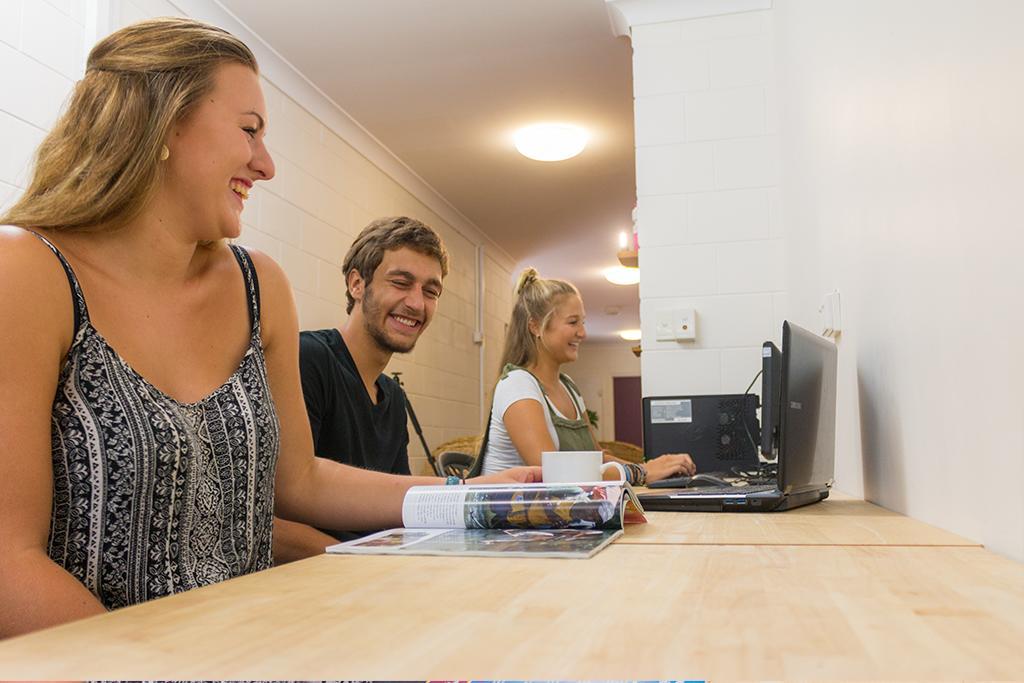 Foreign Exchange Accommodation-Beachside Townsville Exteriör bild